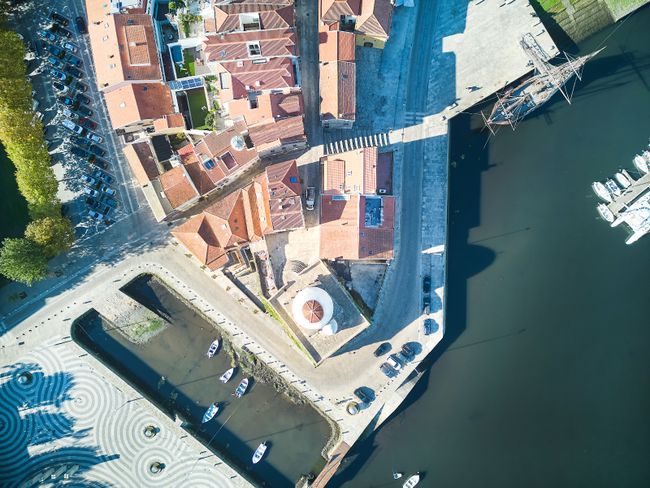 Vista aérea do conjunto imobiliário junto ao rio