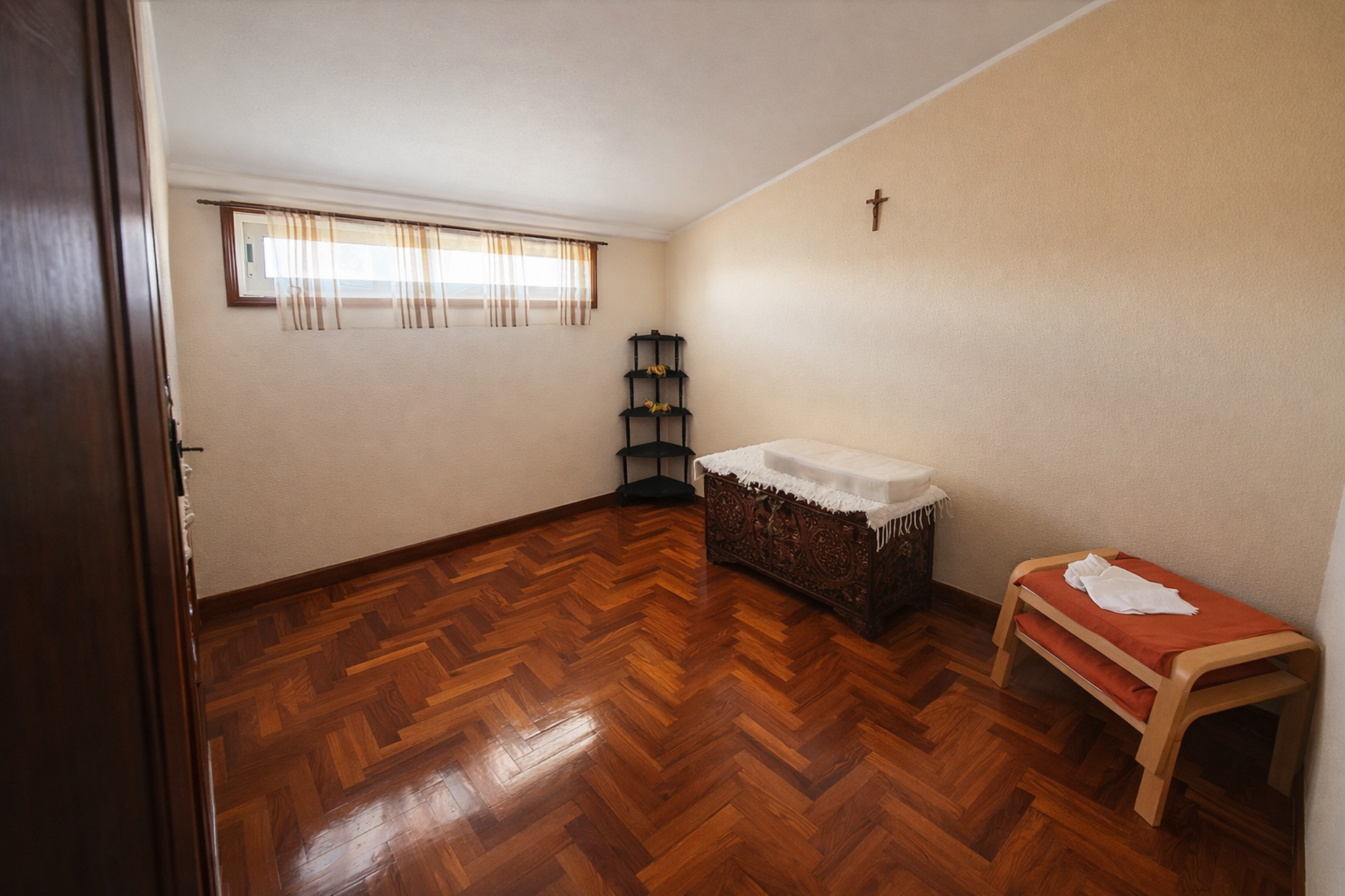 Quarto adicional da moradia T5 nas Caxinas