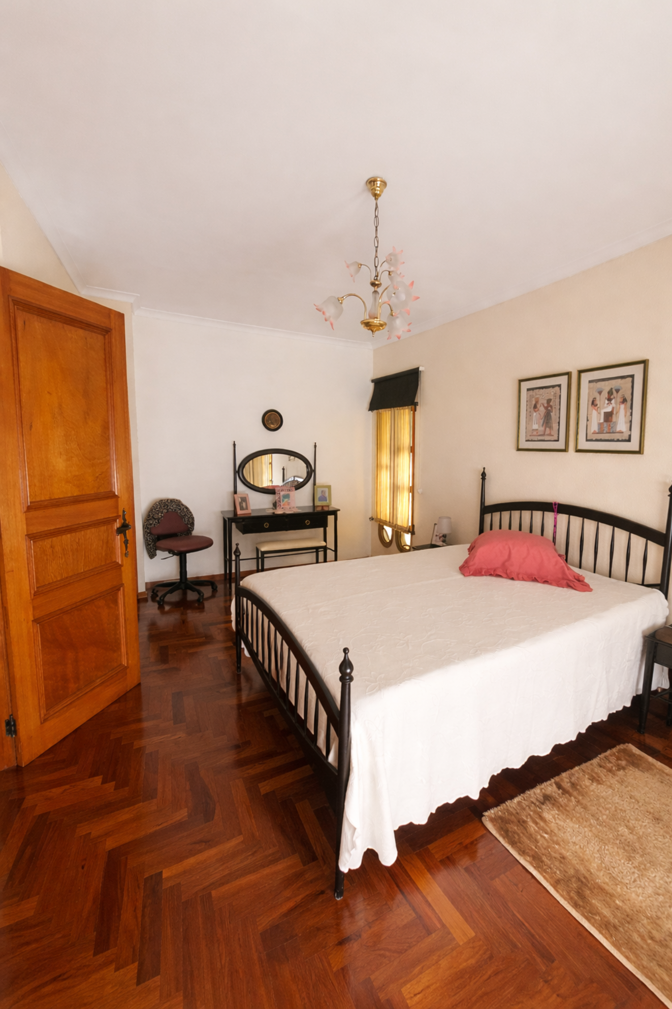 Quarto da moradia T5 nas Caxinas